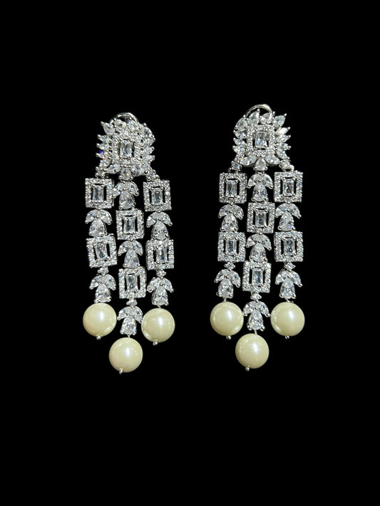 WINNIE DIAMOND EARRING E-1074