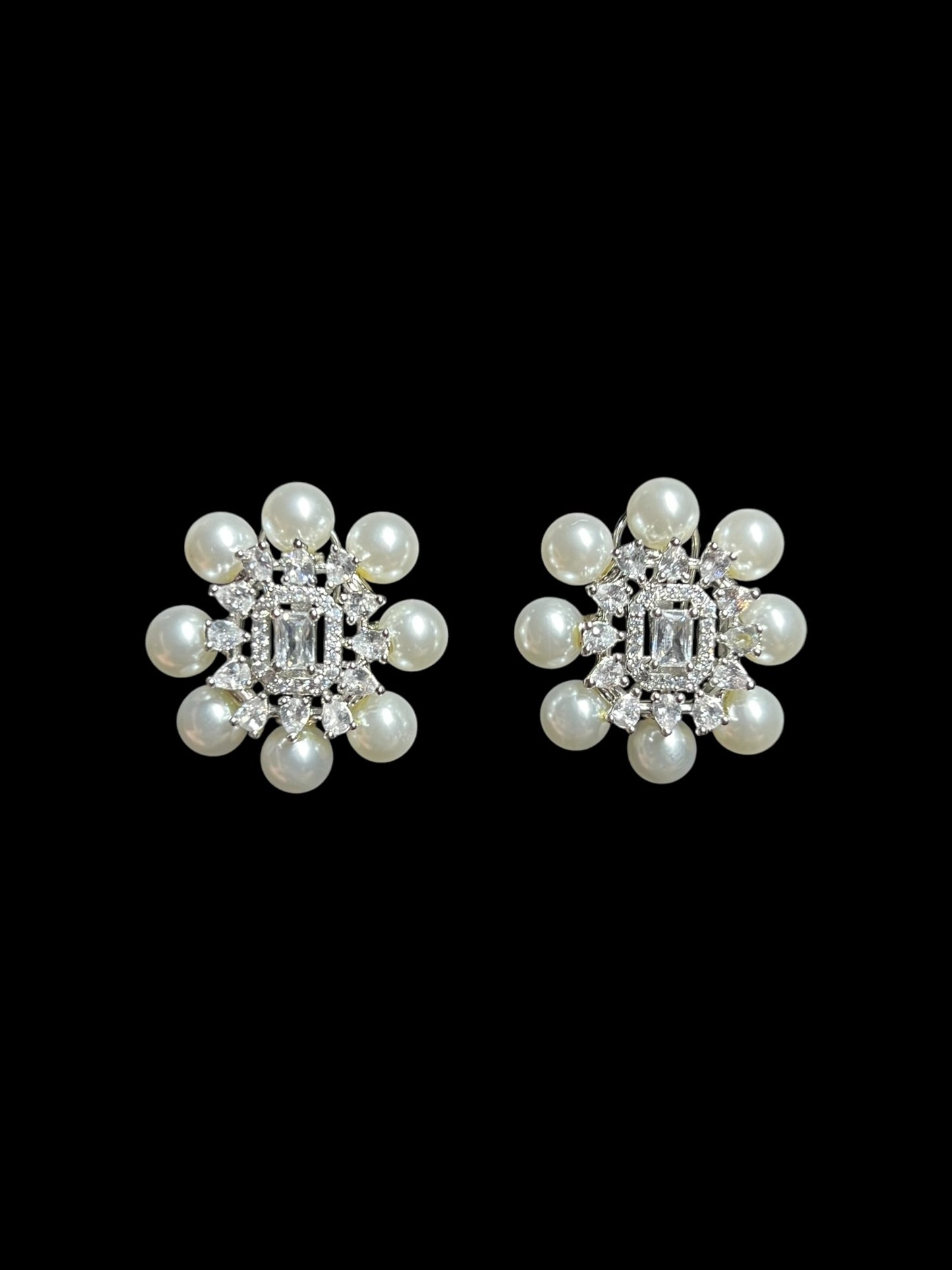 LEAH PEARL DIAMOND STUD E-1006