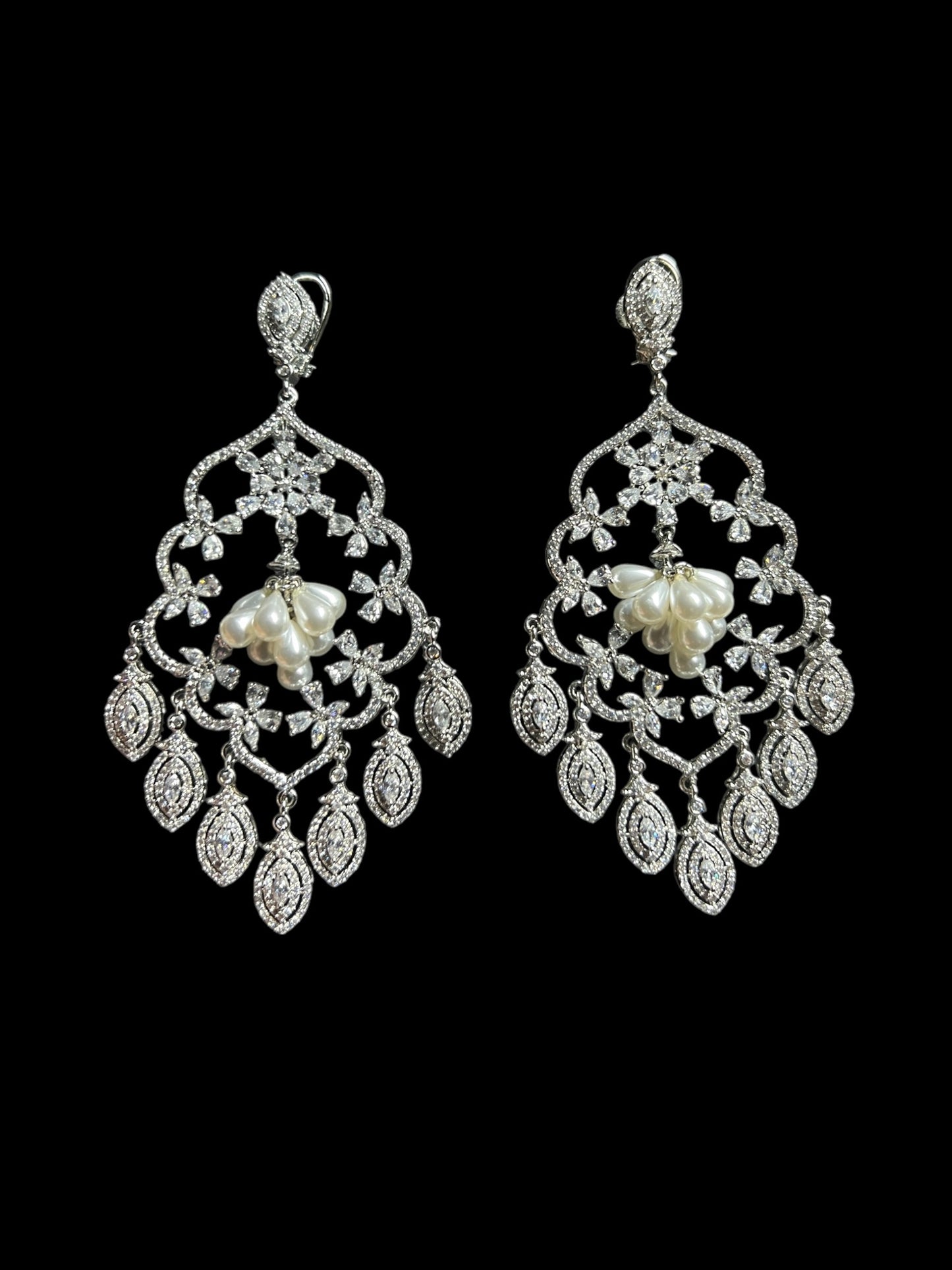 URVASHI DIAMOND PEARL EARRING E-1041