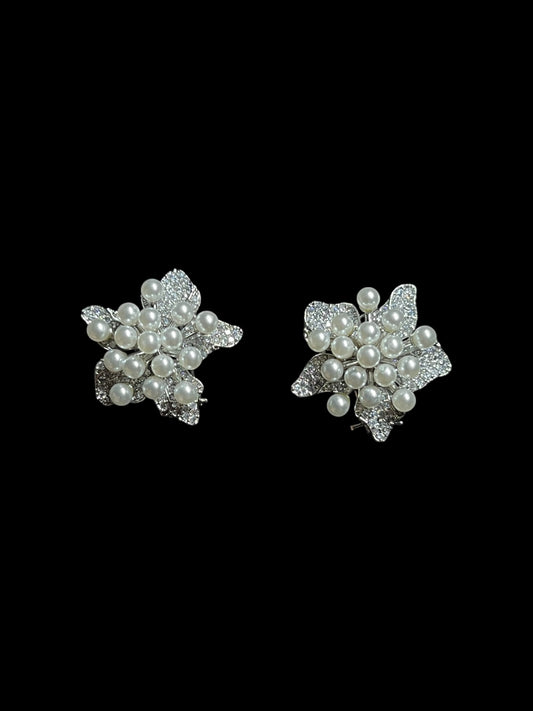 FICTIONAL PEARL FLOWER DIAMOND STUD E-1005