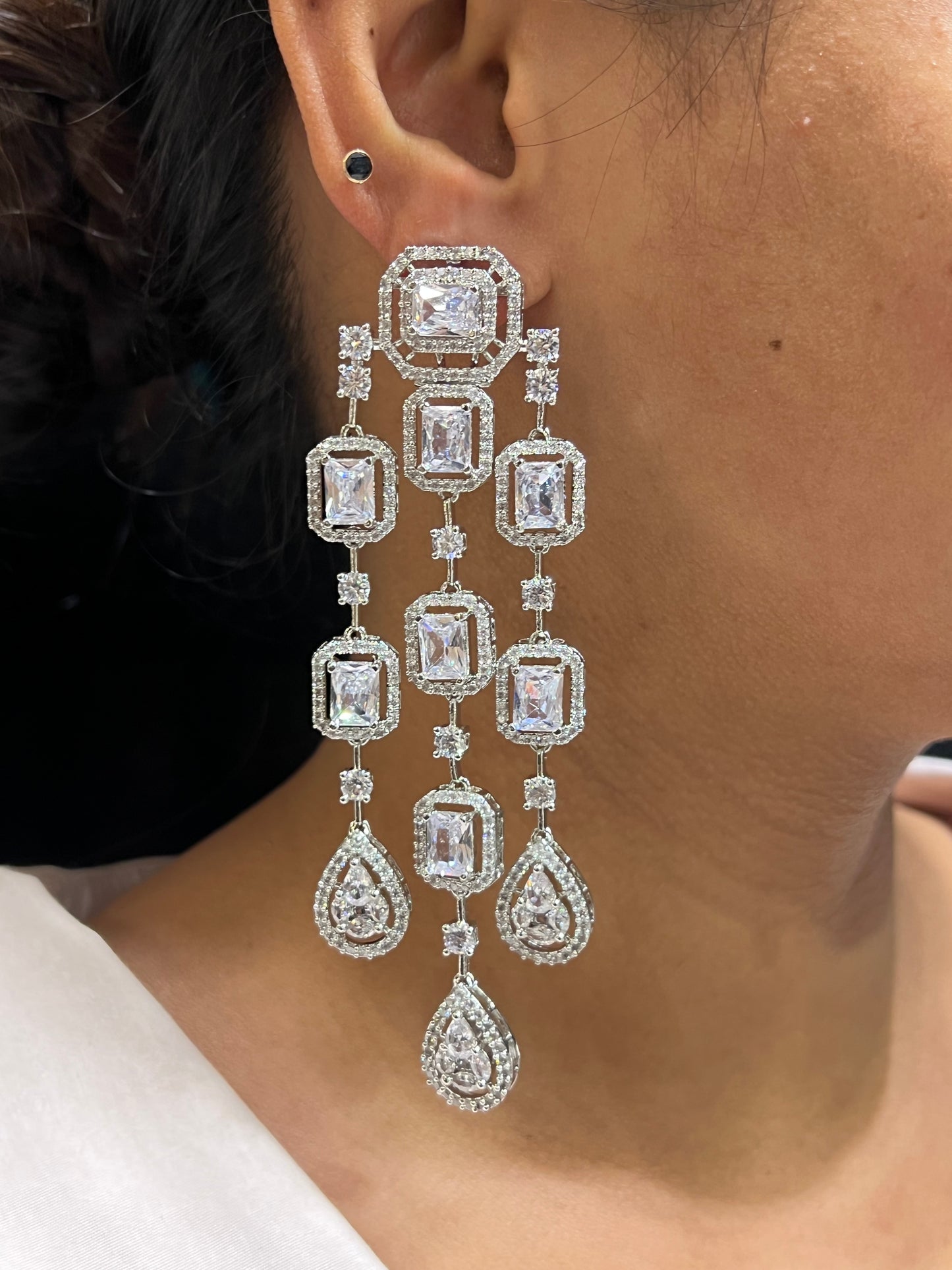 JAYANI DIAMOND EARRING