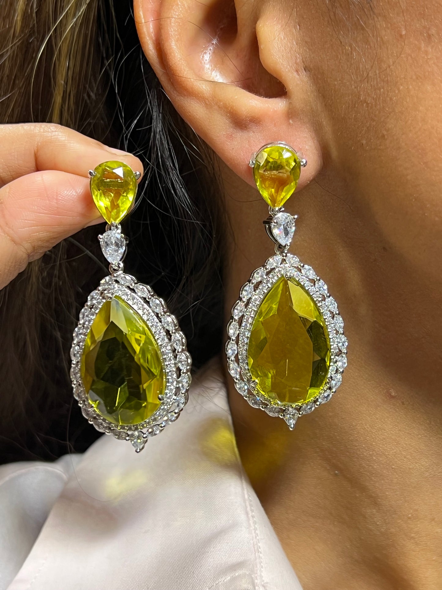 Arshia Diamond Drop Earrings