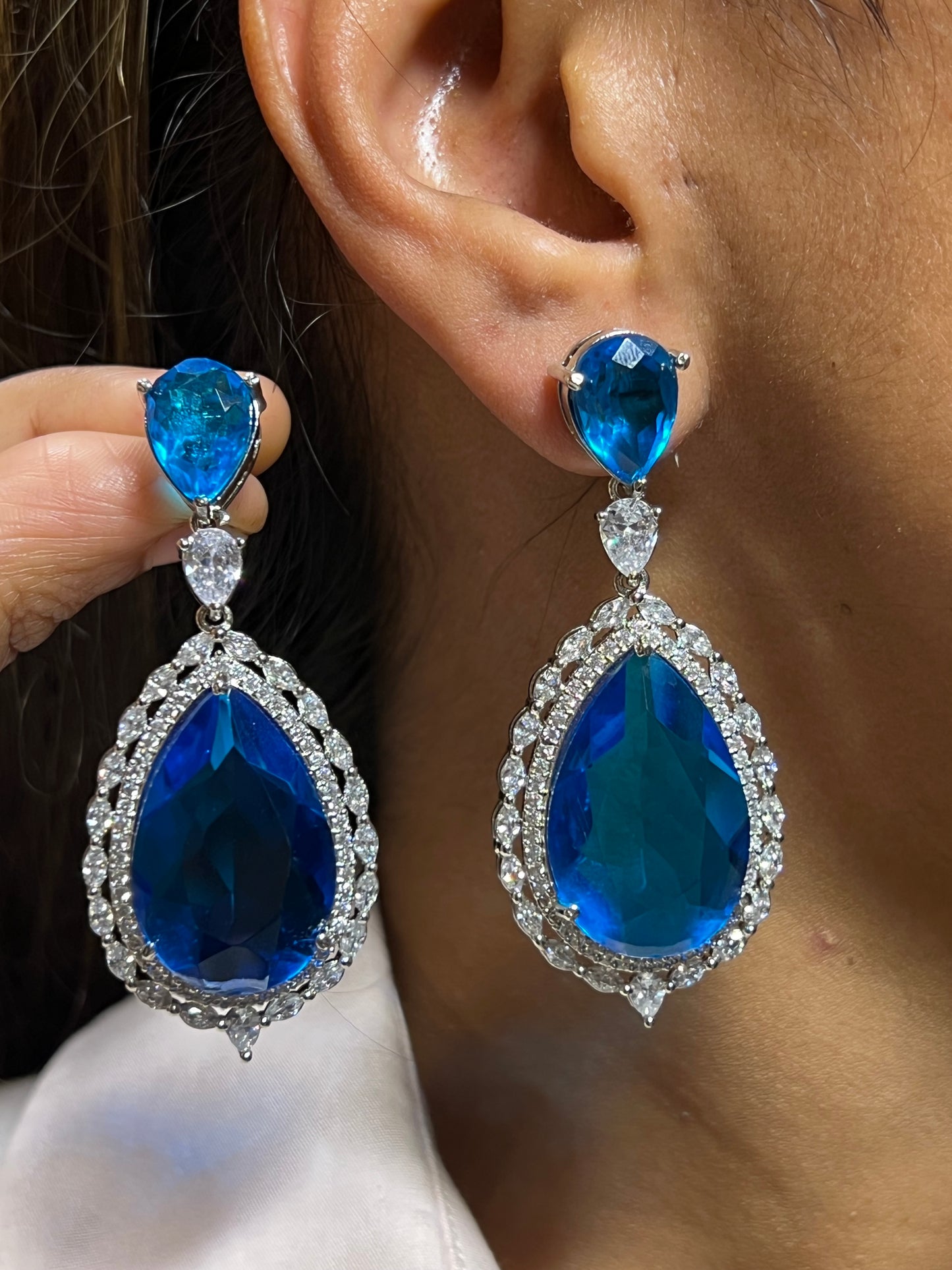 Arshia Diamond Drop Earrings