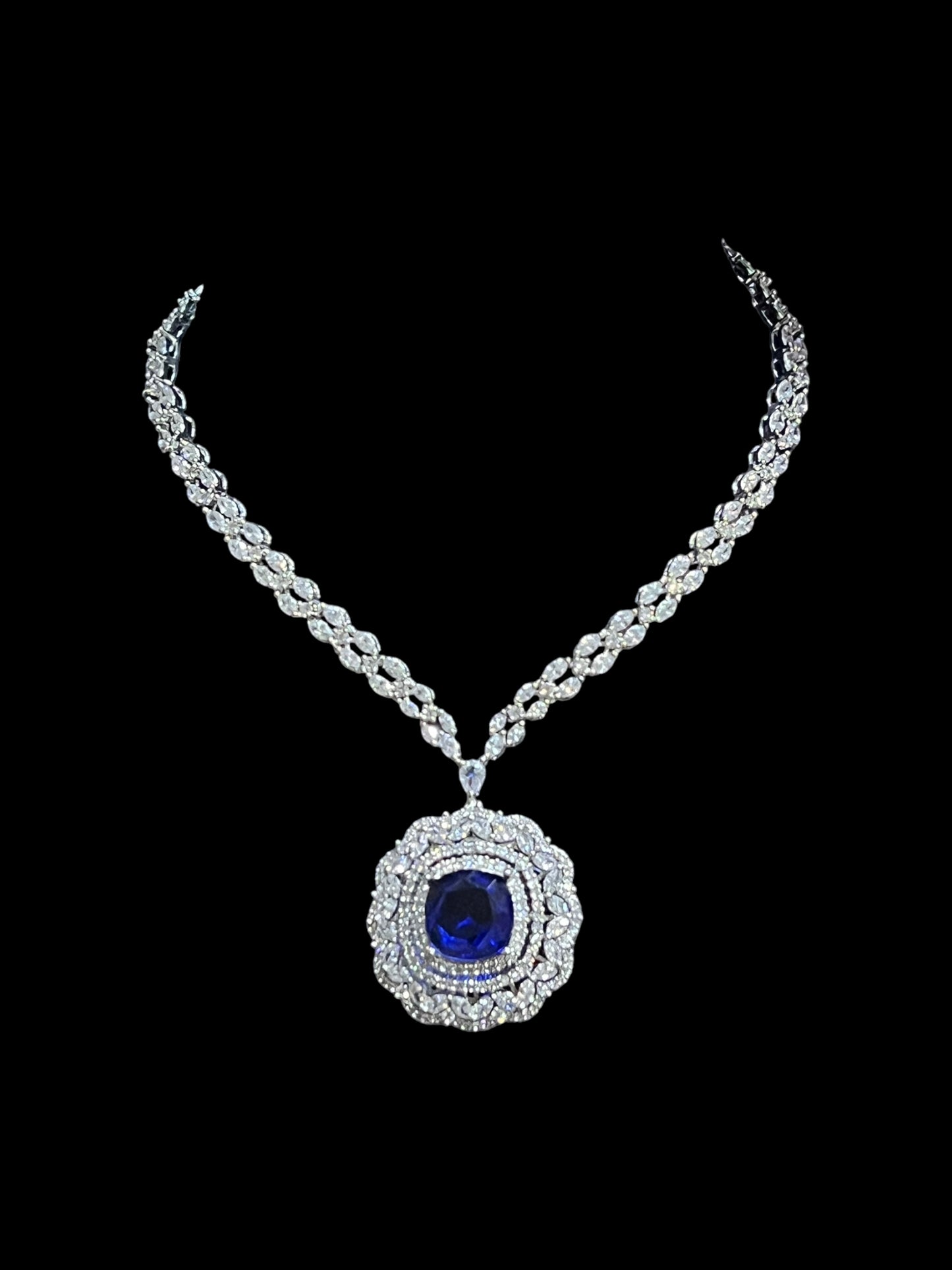 KRISTEN CUSHION DIAMOND NECKLACE N-1104