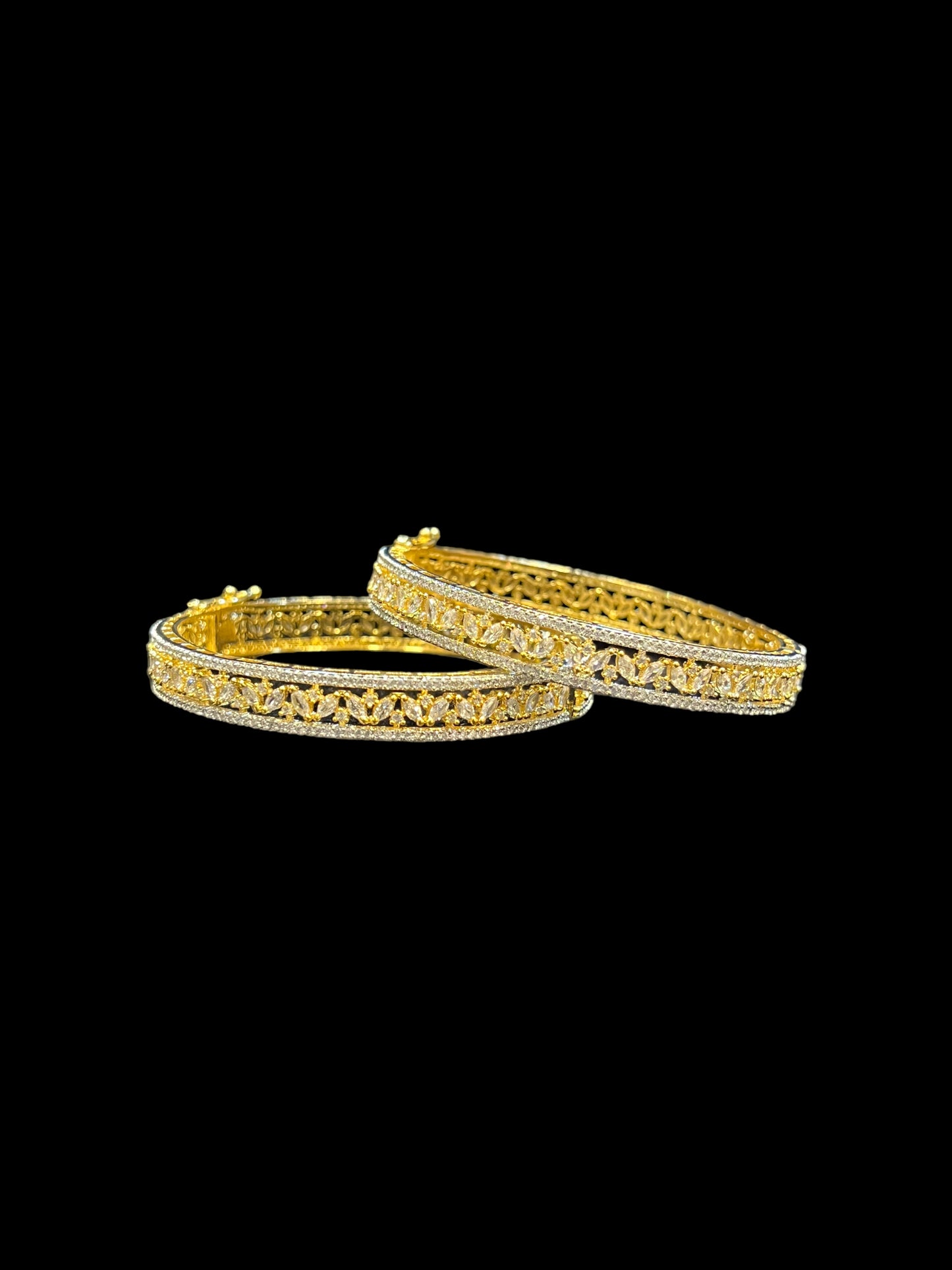 LISA DIAMOND BANGLE