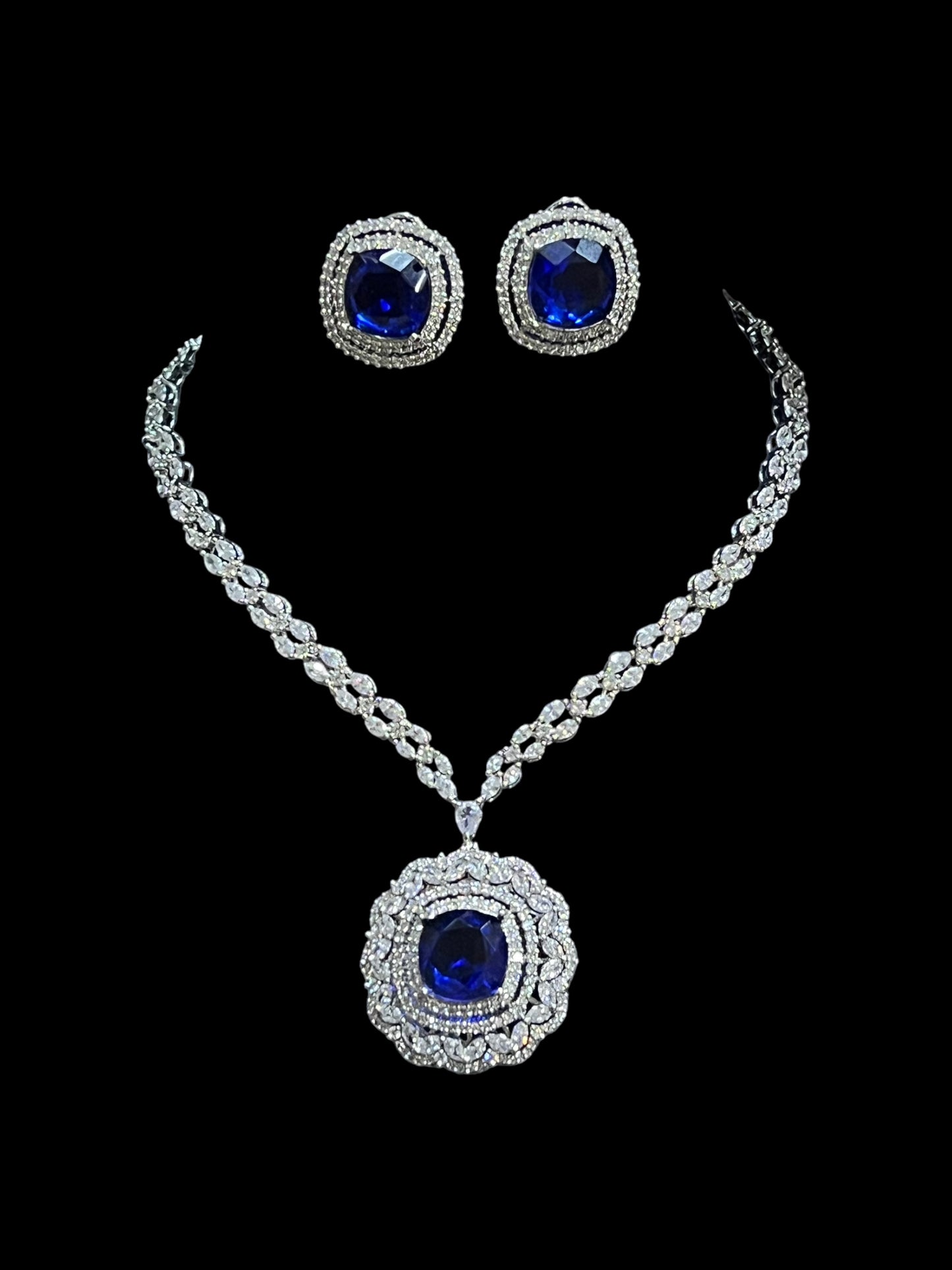 KRISTEN CUSHION DIAMOND NECKLACE N-1104