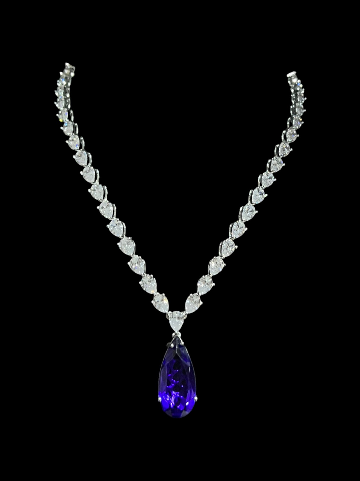 SYLAVIA DIAMOND NECKLACE