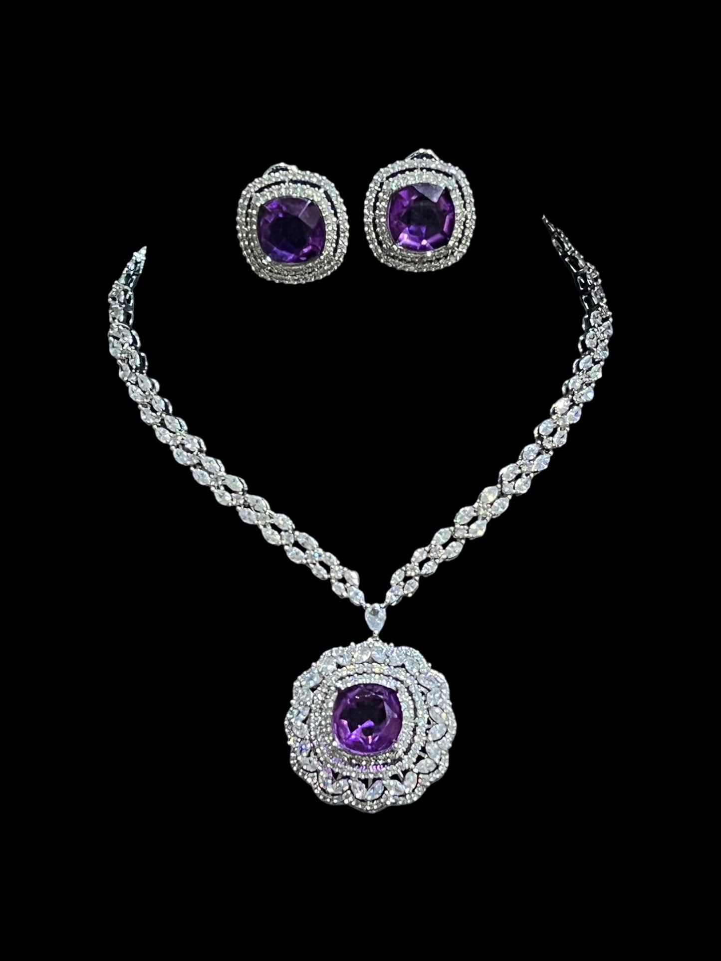 KRISTEN CUSHION DIAMOND NECKLACE N-1104