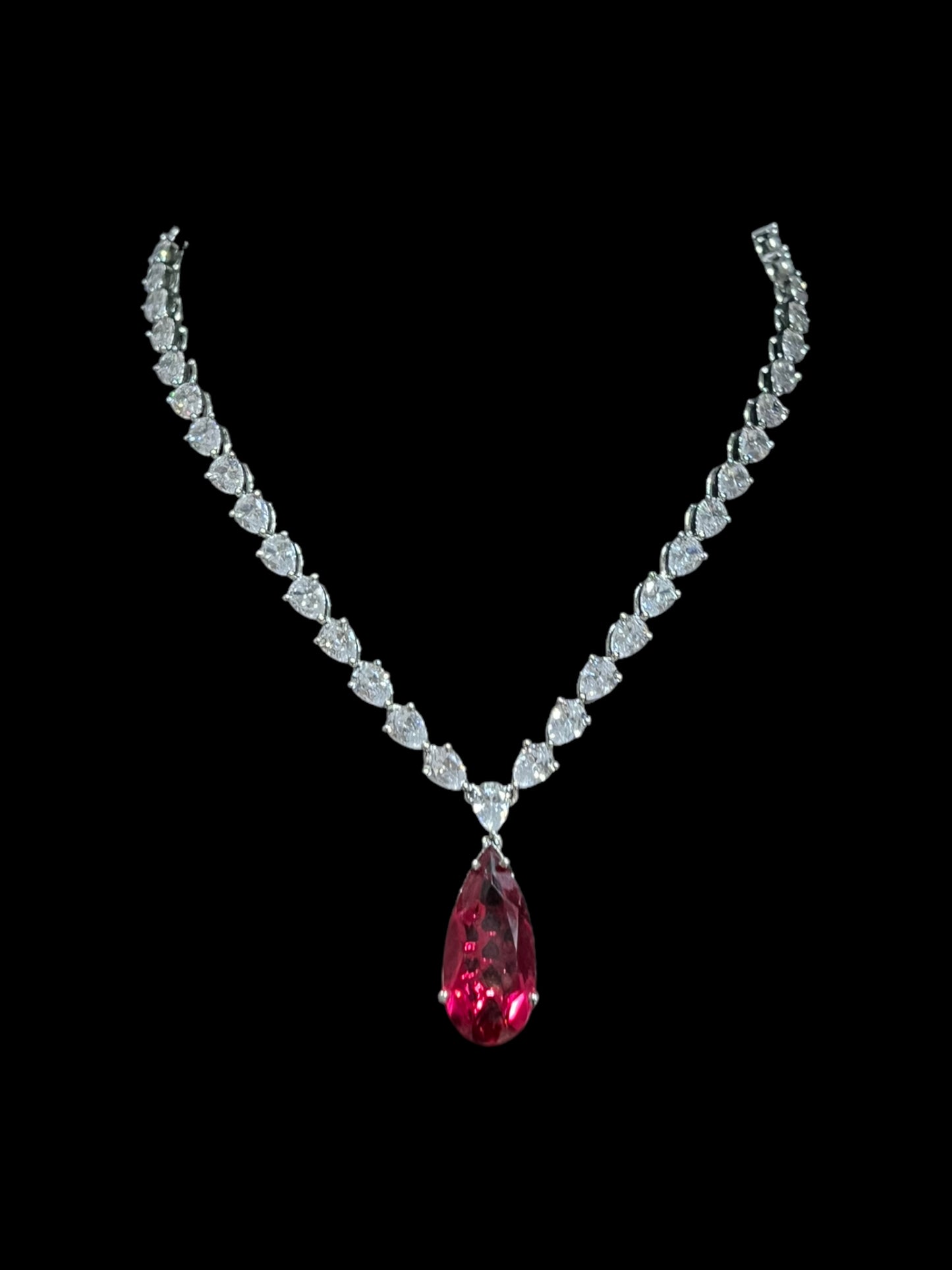 SYLAVIA DIAMOND NECKLACE