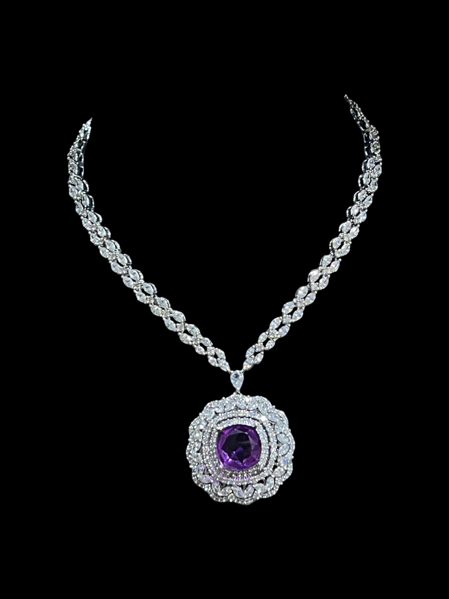 KRISTEN CUSHION DIAMOND NECKLACE N-1104