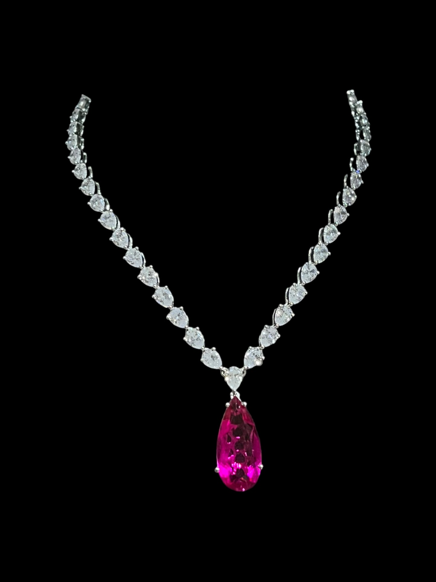 SYLAVIA DIAMOND NECKLACE