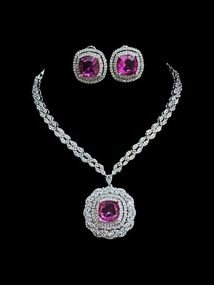 KRISTEN CUSHION DIAMOND NECKLACE N-1104