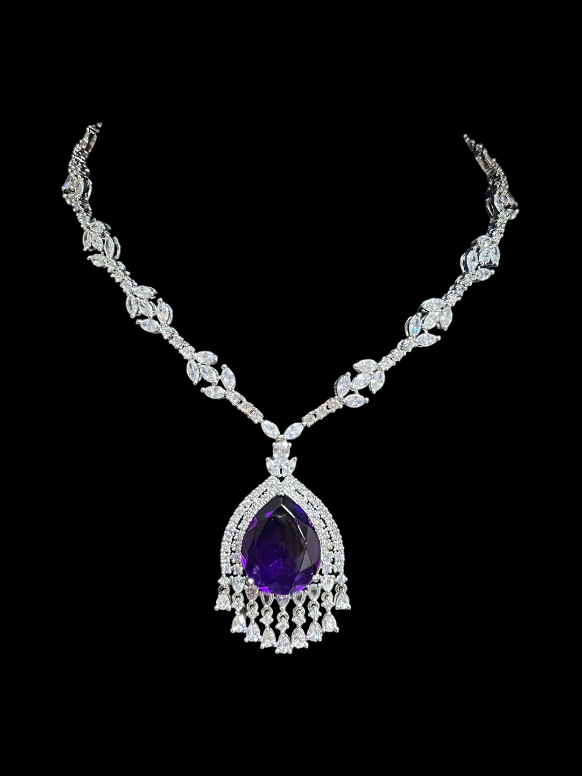 HELEN DIAMOND NECKLACE