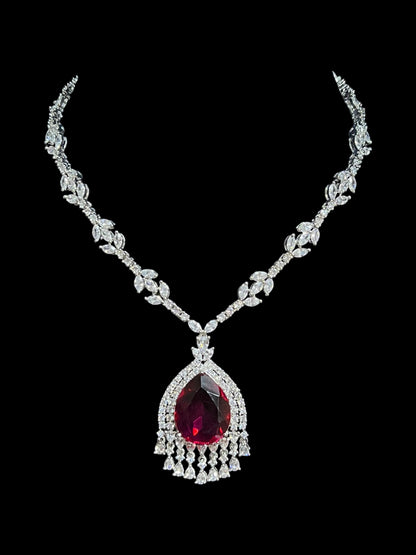 HELEN DIAMOND NECKLACE