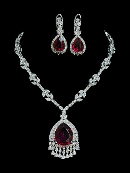 HELEN DIAMOND NECKLACE