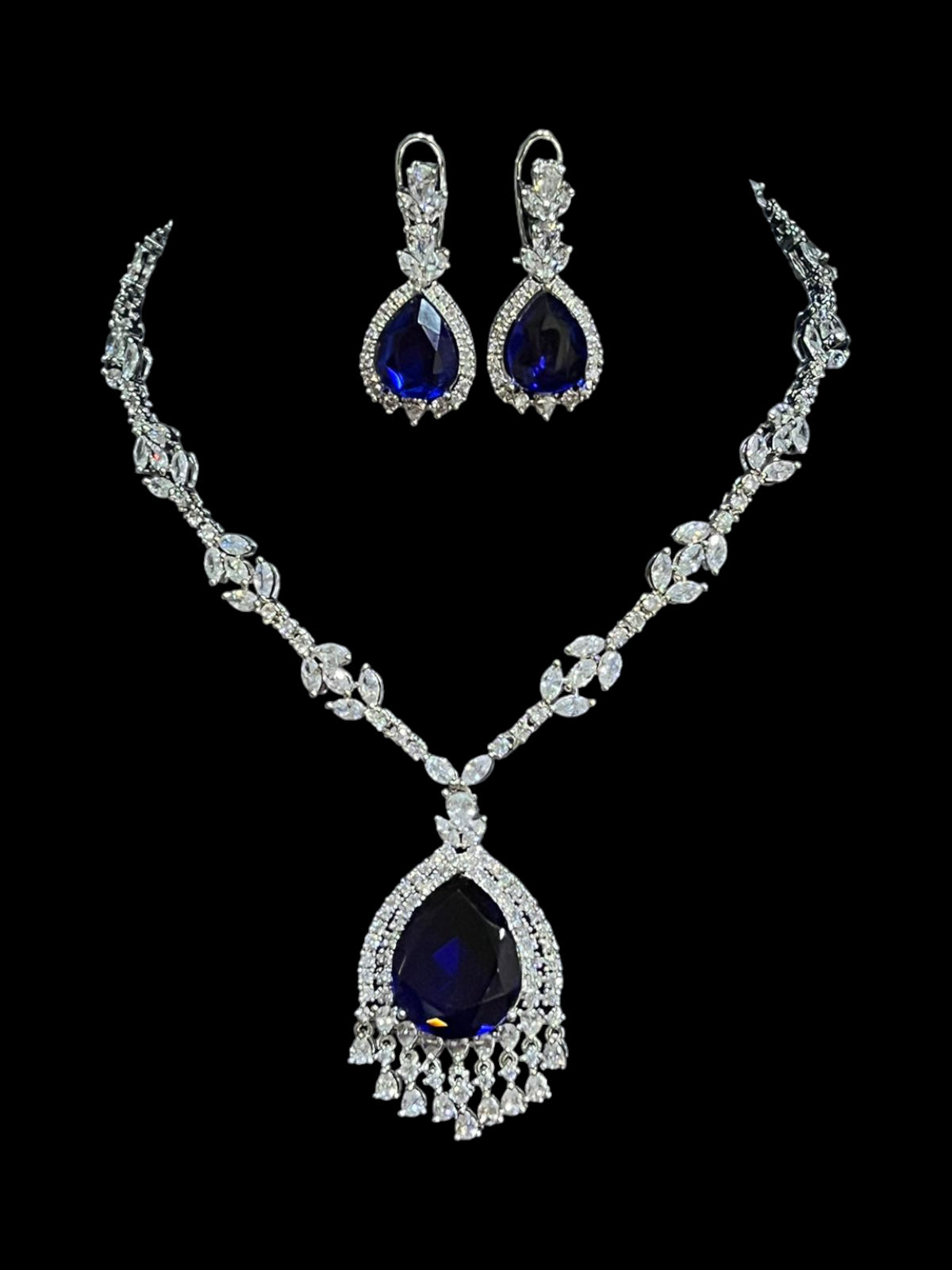 HELEN DIAMOND NECKLACE