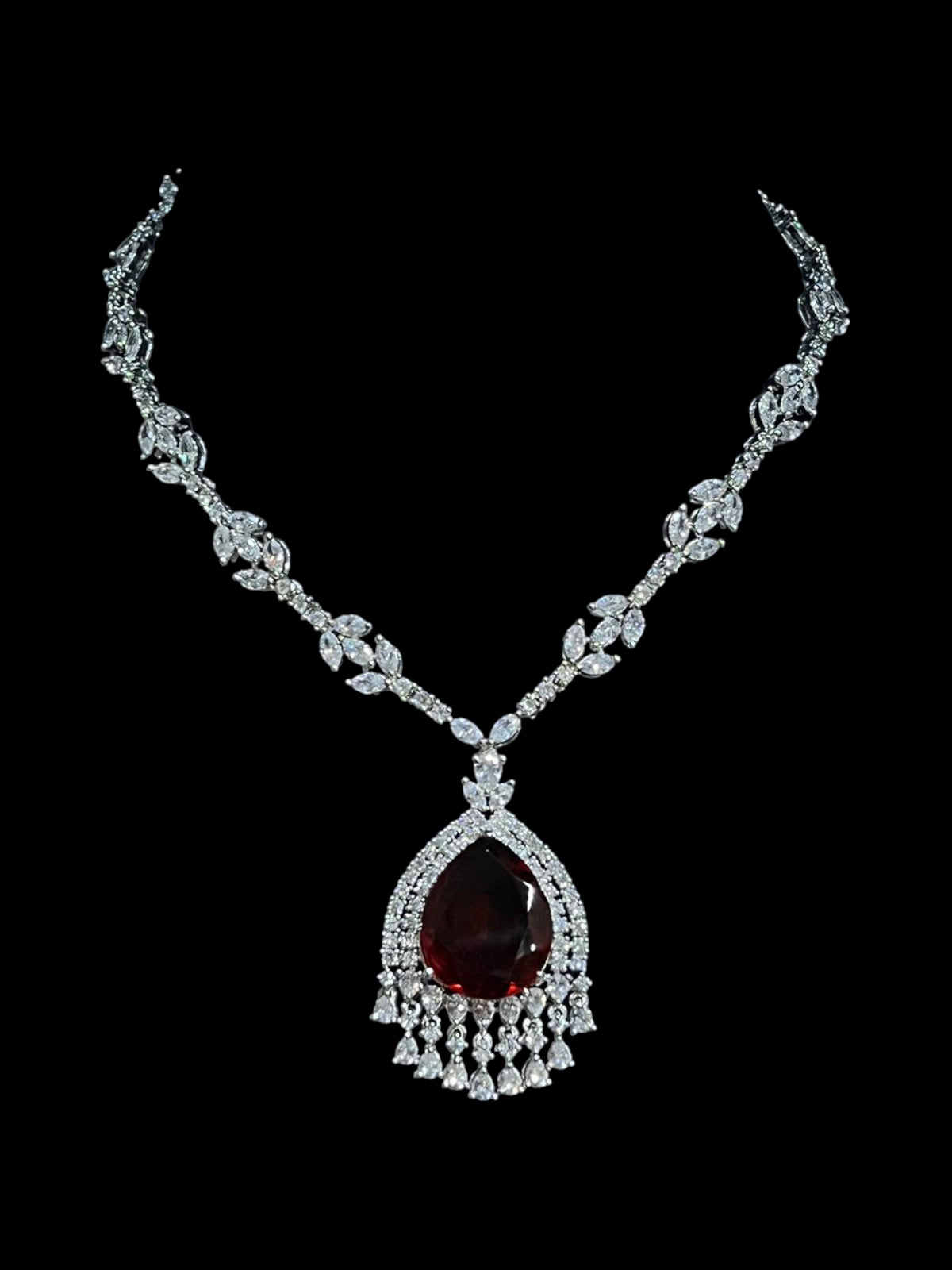 HELEN DIAMOND NECKLACE