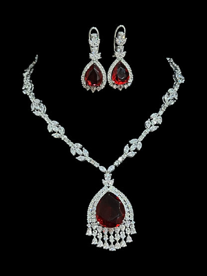 HELEN DIAMOND NECKLACE