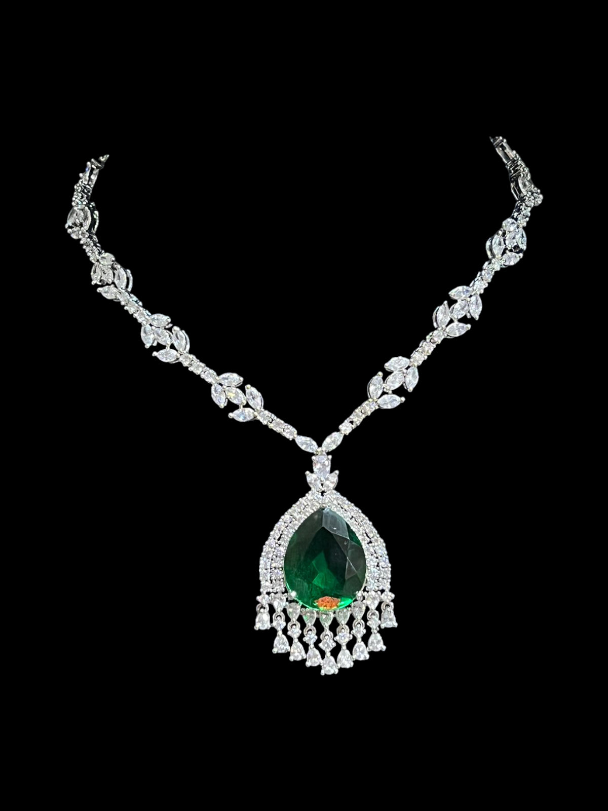 HELEN DIAMOND NECKLACE