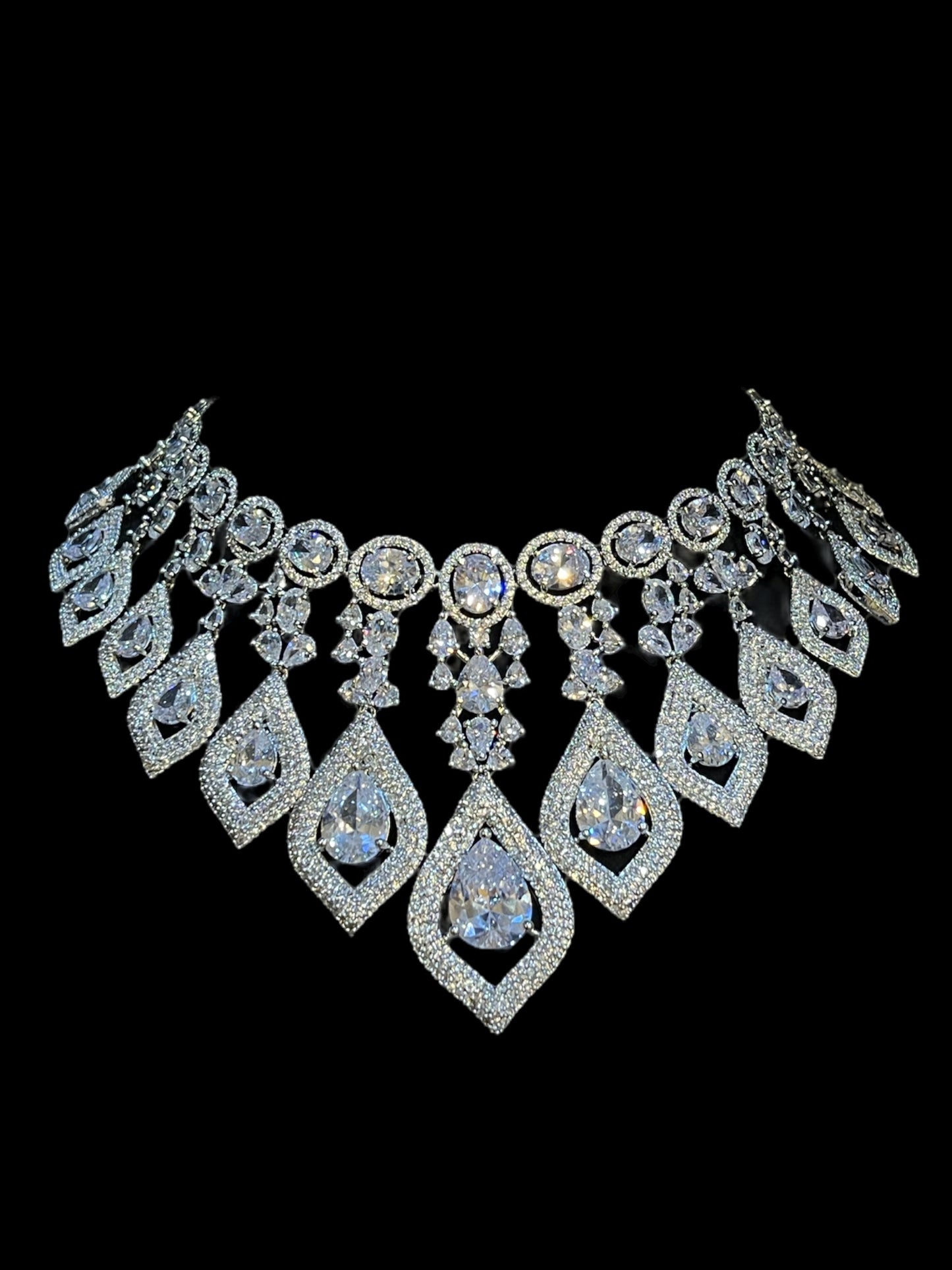 LAYA DIAMOND NECKALCE