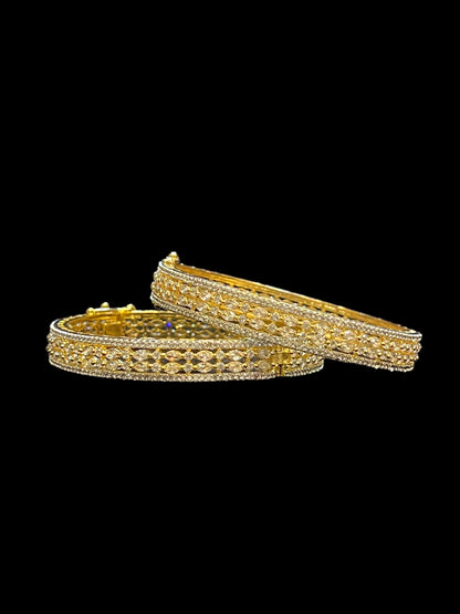 DAISY GOLD BANGLE