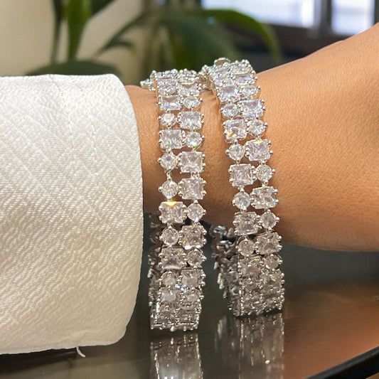 ELEGANT GRETA DIAMOND BANGLE