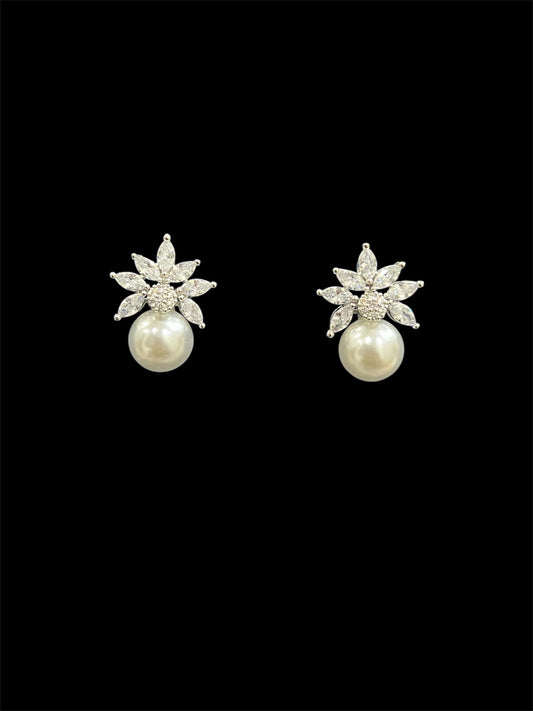SMRITI DIAMOND STUDS