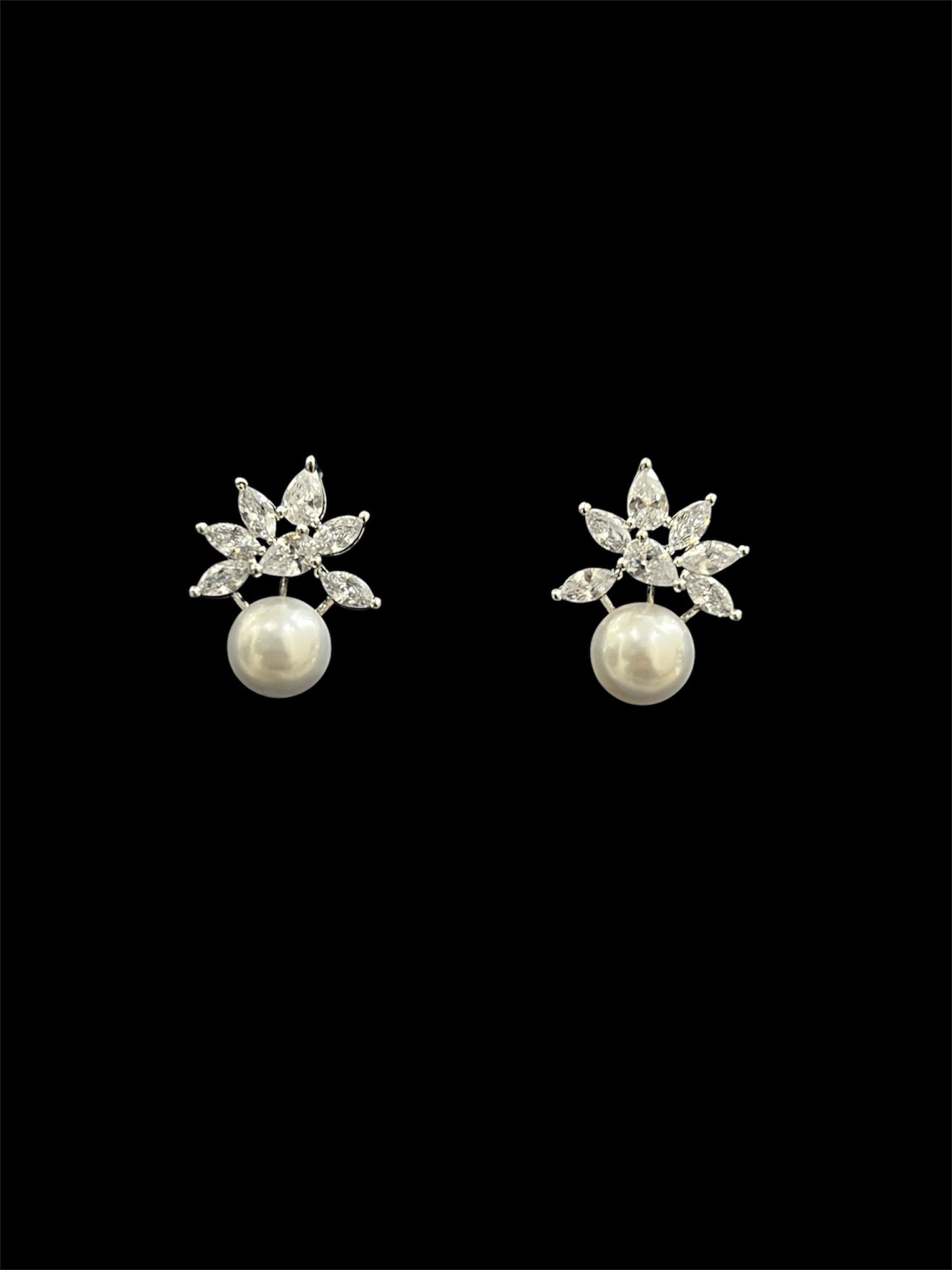 SANIKA DIAMOND STUDS