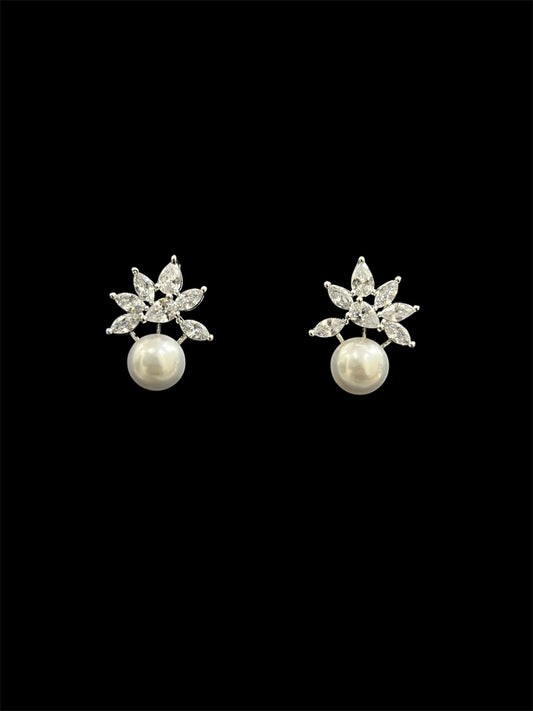 SANIKA DIAMOND STUDS