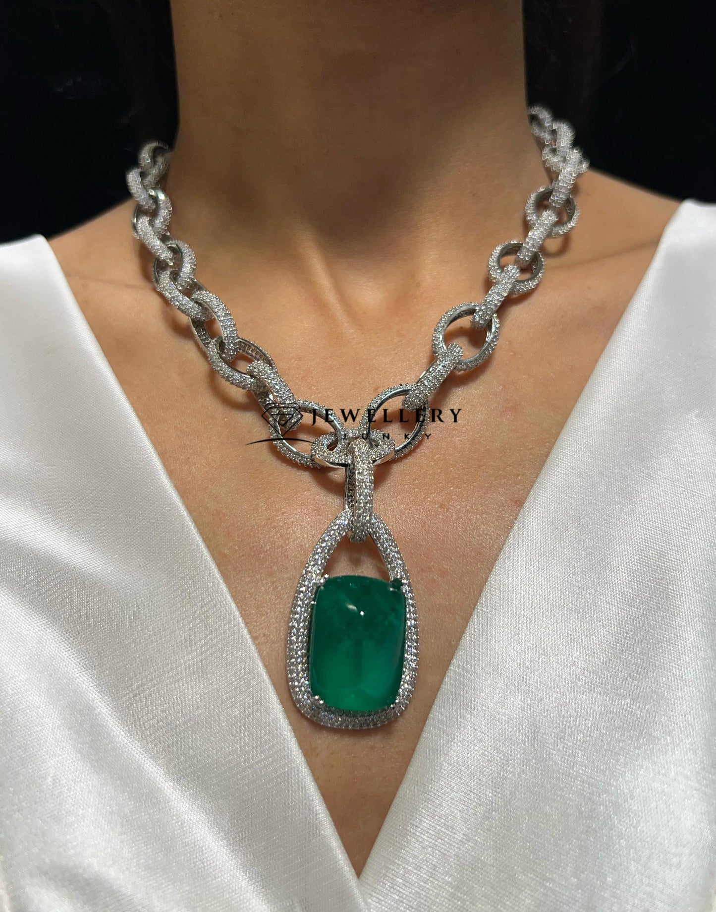 ARVI DIMAOND NECKLACE
