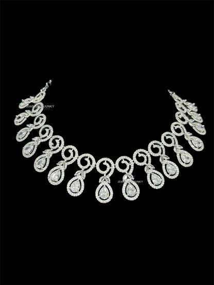 ISHANI DIAMOND NECKLACE