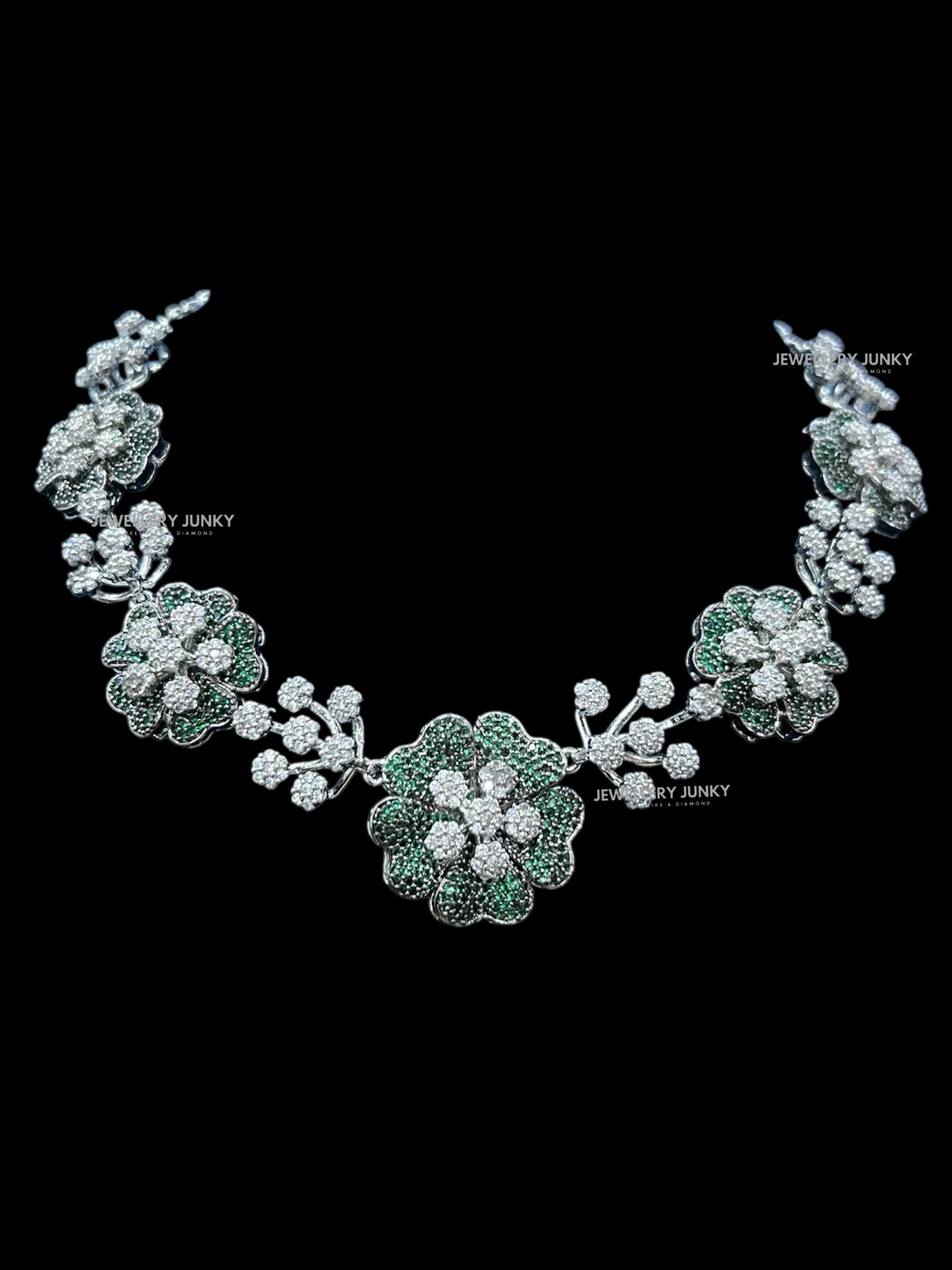 ILAA DIAMOND NECKLACE