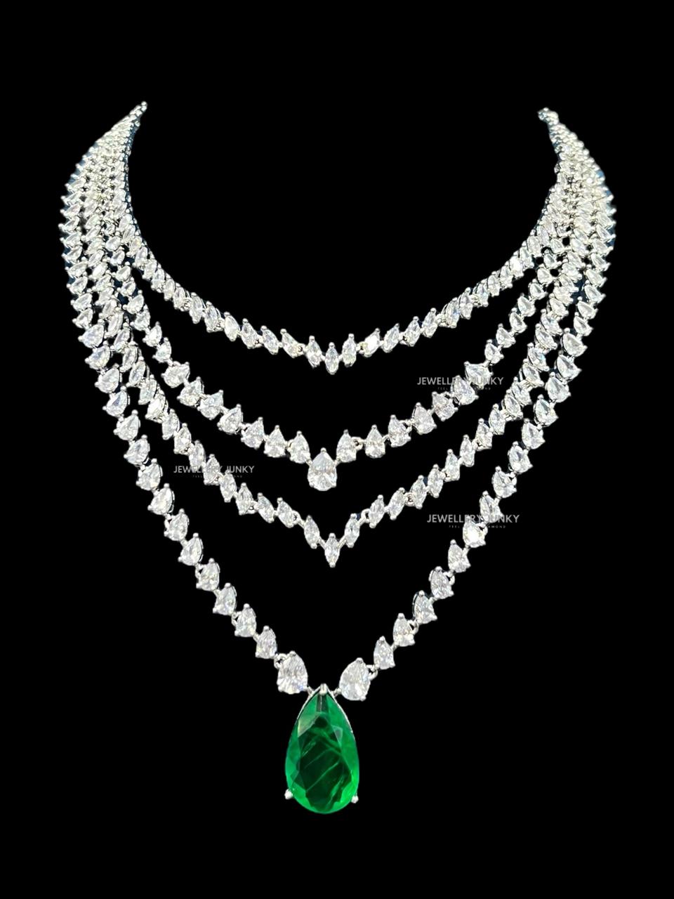 INAAYA DIAMOND NECKLACE
