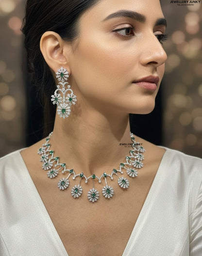 EIRA DIAMOND NECKLACE