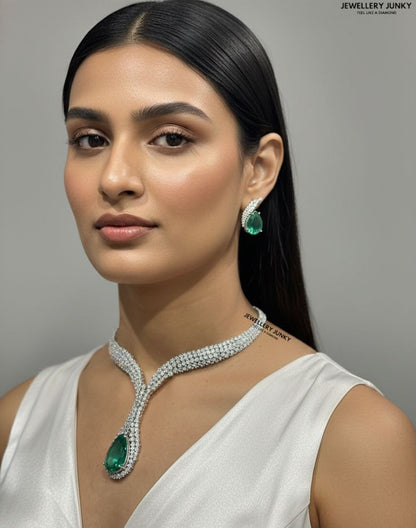 VAMA DIAMOND NECKLACE