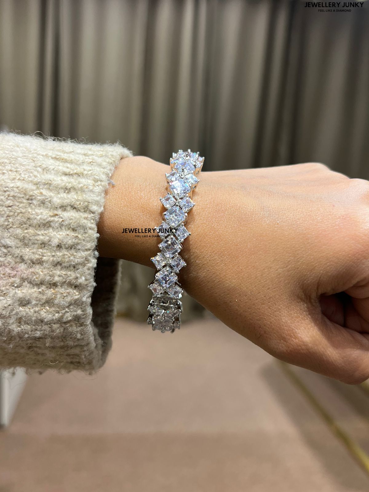 PRAVANI DIAMOND BANGLES