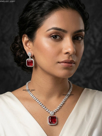 ADWITA DIAOMOND NECKLACE