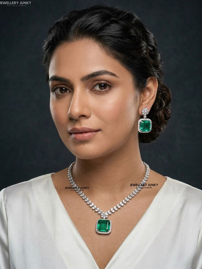 ADWITA DIAOMOND NECKLACE