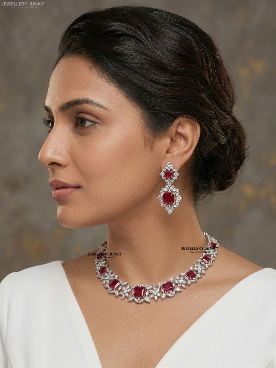 LIPIKA DIAMOND NECKLACE