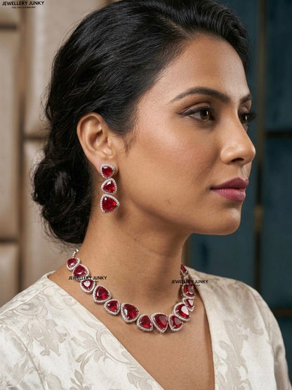 NITARA DIAMOND NECKLACE