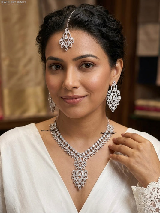 JENIKA DIAMOND NECKLACE