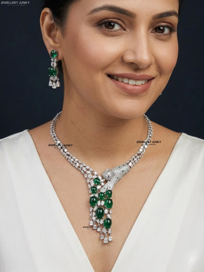PRADIKA DIAMOND NECKLACE