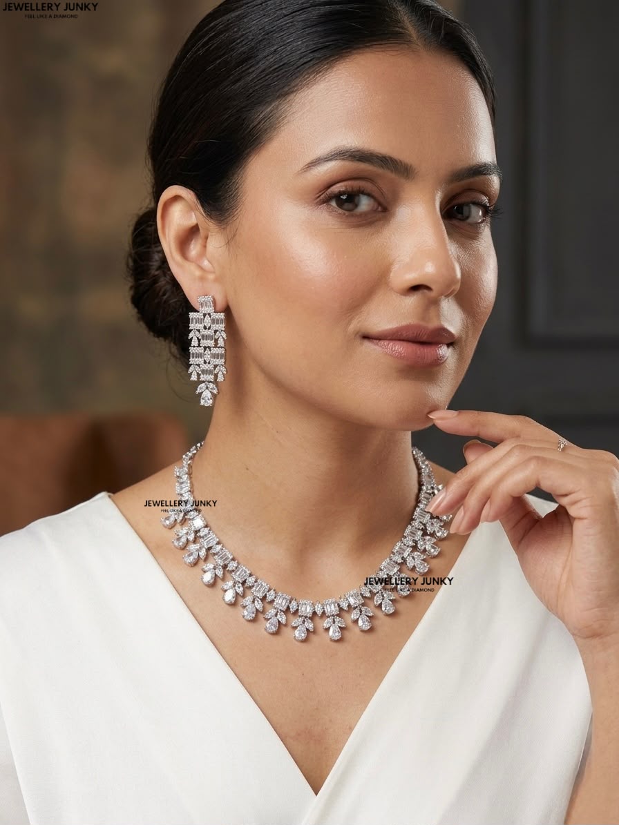FALAQ DIAMOND NECKLACE