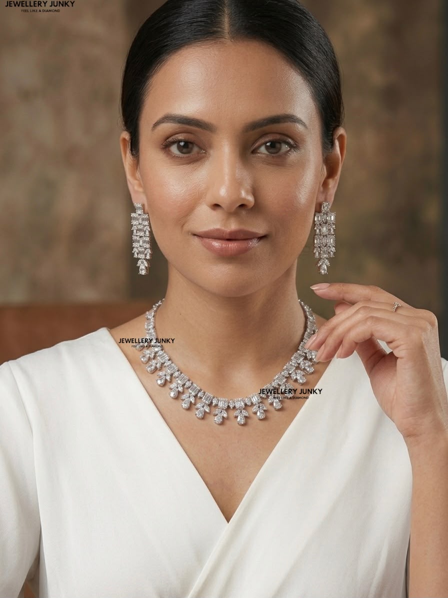 FALAQ DIAMOND NECKLACE