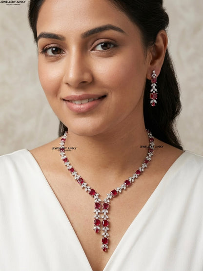 ELOISE DIAMOND NECKLACE