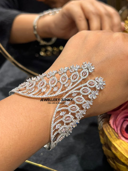 HRIDA DIAMOND BRACELET