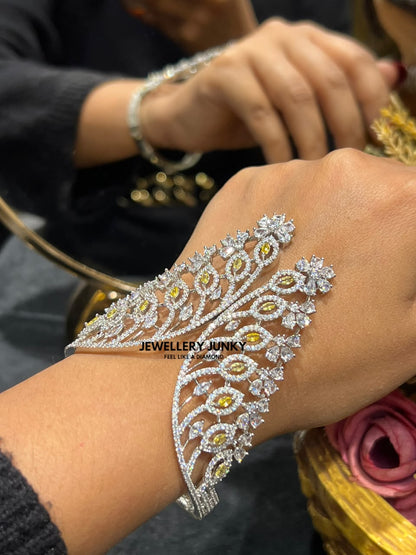 HRIDA DIAMOND BRACELET
