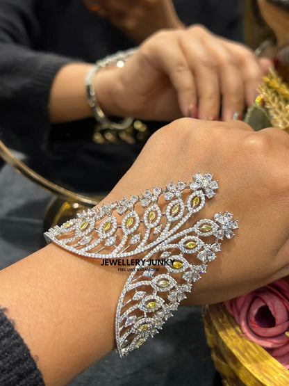 HRIDA DIAMOND BRACELET