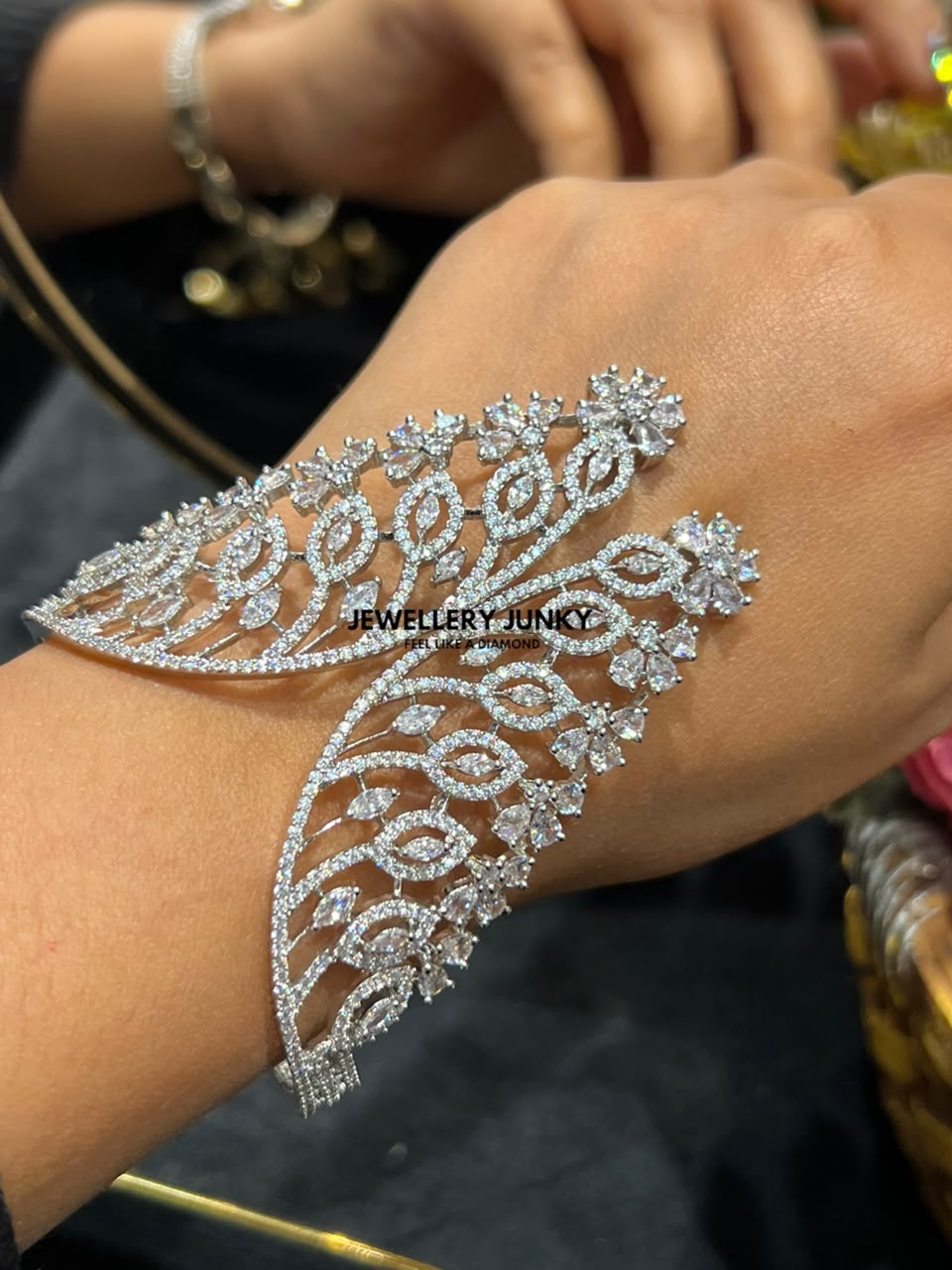 HRIDA DIAMOND BRACELET