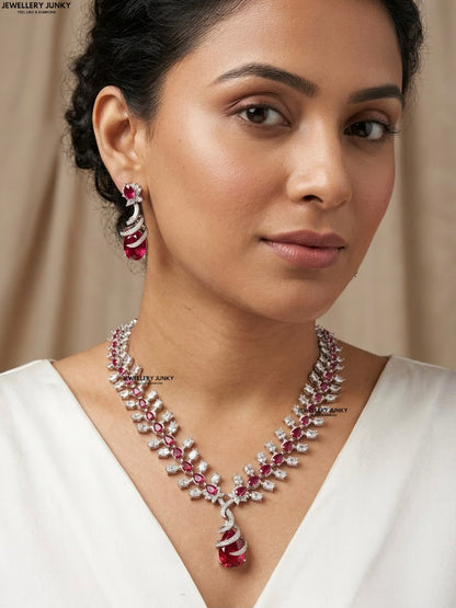 ARNA DIAMOND NECKLACE